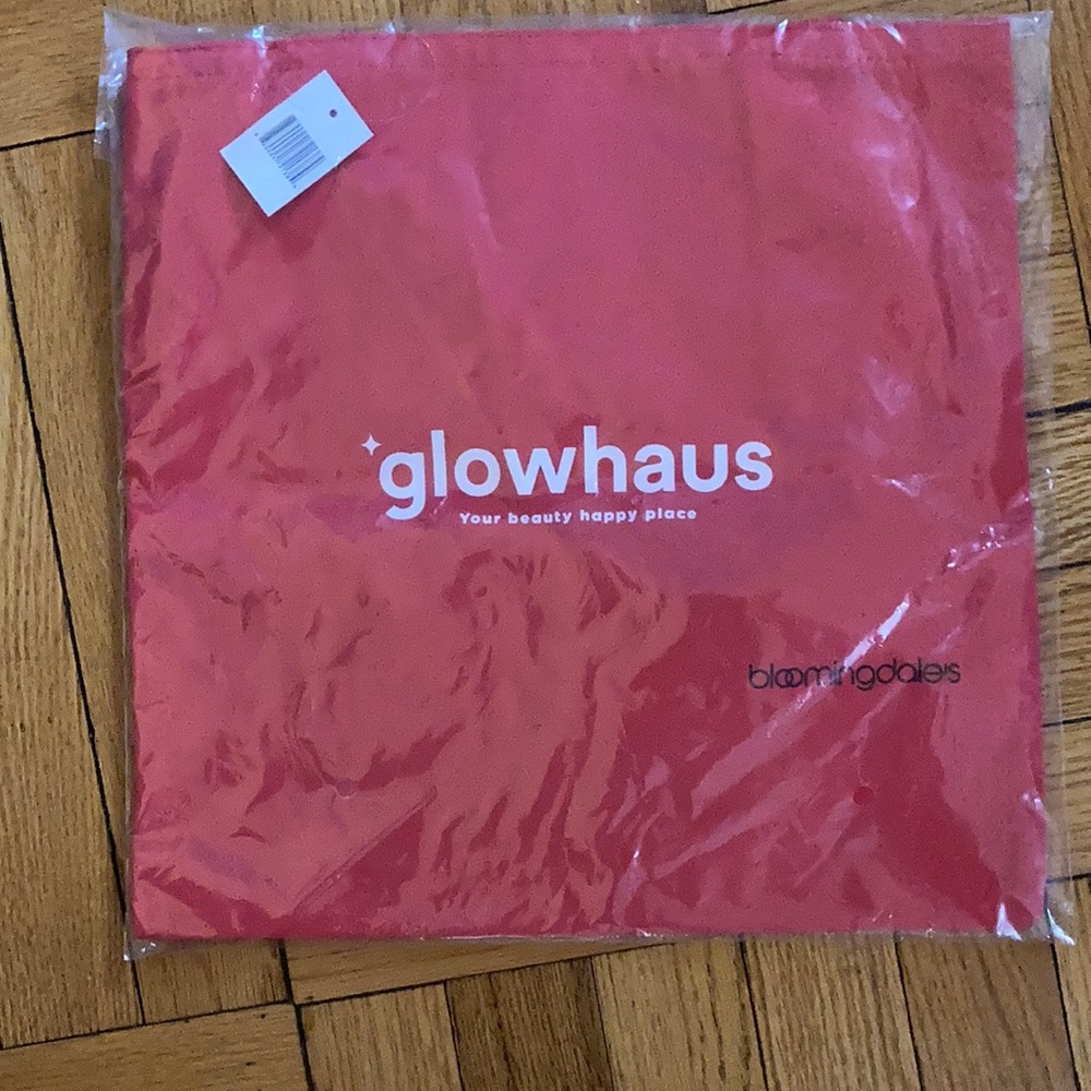 Bloomingdales red tote never worn